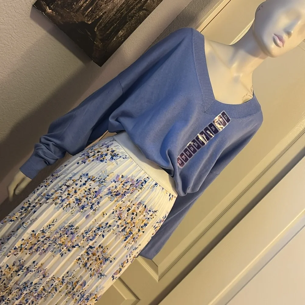 GAP English Manor V-Neck Knit - Picture 11 of 16